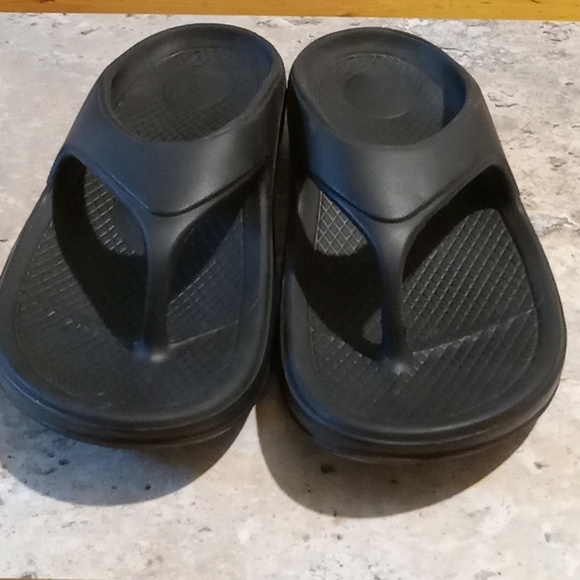 Shevalues Classic Black Flip Flops - Picture 4 of 4